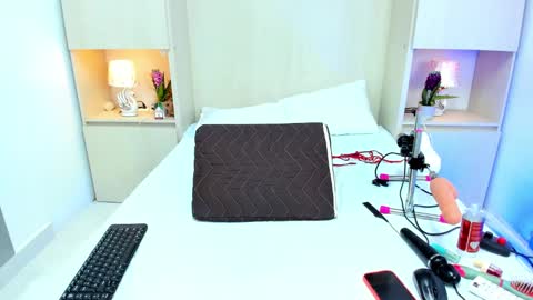 Snapshot of kendallrosse1 chatting on December 27, 8:50 pm Kendal online show from December 27, 8:50 pm