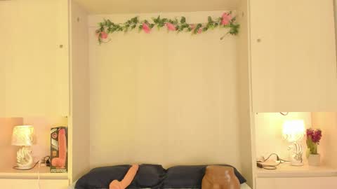 Kendal online show from December 5, 11:30 am