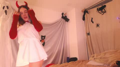 Snapshot of kendalltyler chatting on October 17, 11:18 pm kendall online show from October 17, 11:18 pm