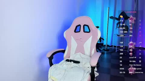 Kendall online show from April 14, 8:37 pm