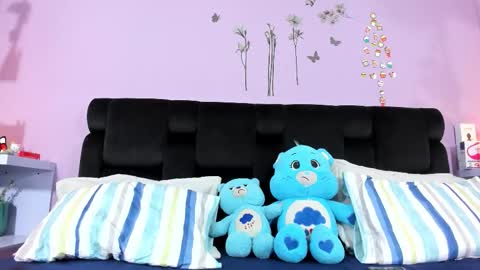 Snapshot of kendallwings chatting on December 16, 12:15 am kendallwings online show from December 16, 12:15 am