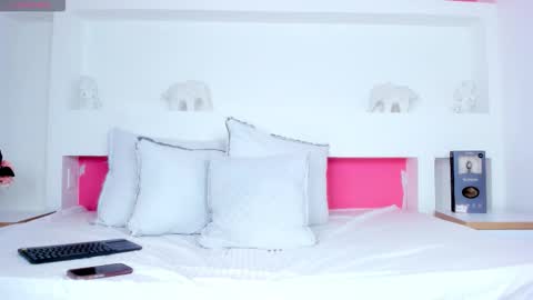 Kendal online show from October 22, 2:50 pm