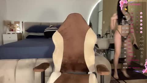 Snapshot of kendoll110 chatting on January 11, 2:05 am kendoll110 online show from January 11, 2:05 am