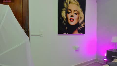 Snapshot of kendra_london chatting on November 26, 11:11 am Kendra London online show from November 26, 11:11 am