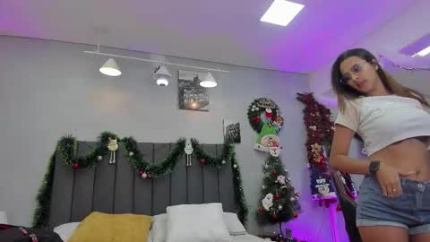 Snapshot of kendra_london chatting on December 14, 11:15 am Kendra London online show from December 14, 11:15 am