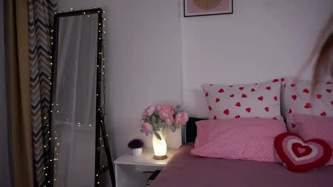 Kira online show from April 14, 11:00 pm