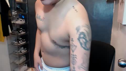 Snapshot of kenhotline911 chatting on January 8, 5:48 pm ken online show from January 8, 5:48 pm