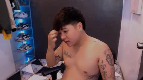 Snapshot of kenhotline911 chatting on January 17, 5:19 pm ken online show from January 17, 5:19 pm