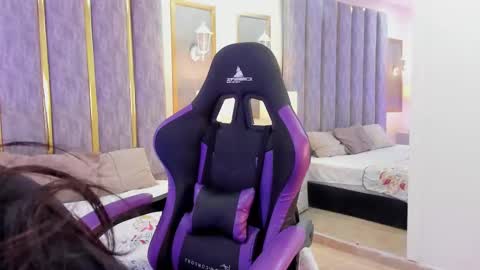 keniavelvet  online show from February 5, 2:00 pm