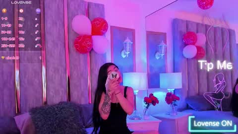 keniavelvet  online show from March 3, 3:40 pm