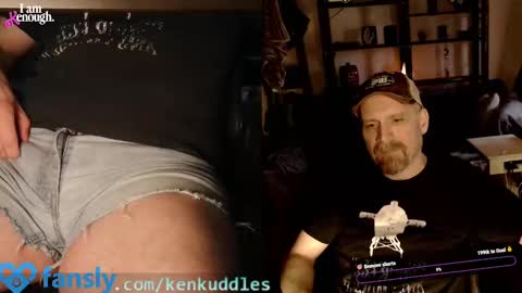 Snapshot of kenkuddles chatting on March 4, 1:01 am Ken Kuddles online show from March 4, 1:01 am