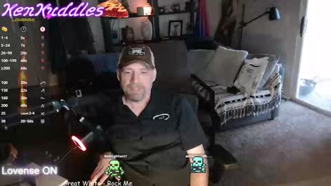 Snapshot of kenkuddles chatting on November 12, 12:11 am Ken Kuddles online show from November 12, 12:11 am