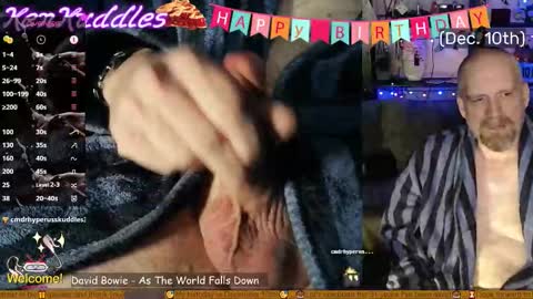 Snapshot of kenkuddles chatting on December 17, 1:33 am Ken Kuddles online show from December 17, 1:33 am