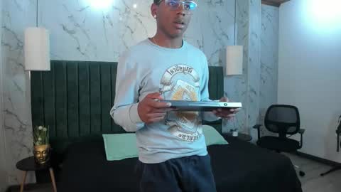 Kenny Thompson online show from February 26, 8:08 pm