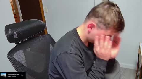 Snapshot of kentuckydrake chatting on November 13, 1:26 am Drake online show from November 13, 1:26 am