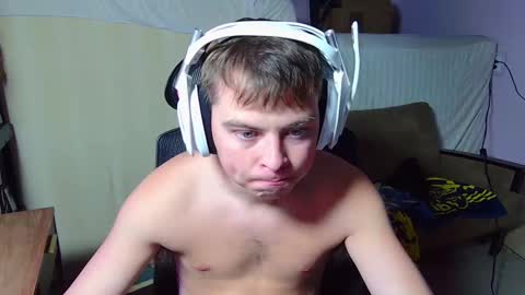 Snapshot of kentuckydrake chatting on November 26, 1:17 am Drake online show from November 26, 1:17 am