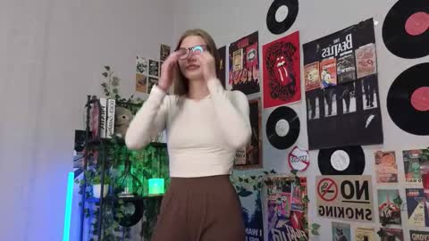 Snapshot of kenyattawestermark chatting on December 21, 9:16 am Lisa online show from December 21, 9:16 am