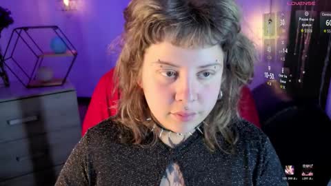 Snapshot of kenziesharik chatting on November 9, 5:06 am Kenzie online show from November 9, 5:06 am