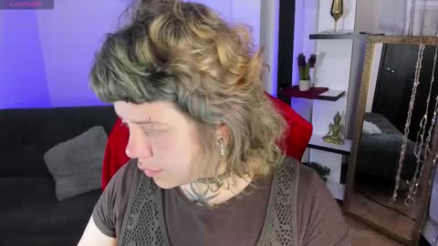 Snapshot of kenziesharik chatting on November 16, 4:51 am Kenzie online show from November 16, 4:51 am