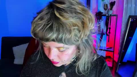 Snapshot of kenziesharik chatting on November 29, 7:00 am Kenzie online show from November 29, 7:00 am