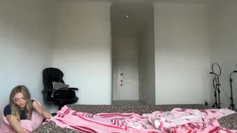 Snapshot of kenziesmithh chatting on September 9, 3:11 pm kenziesmithh online show from September 9, 3:11 pm