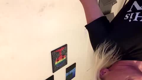 Snapshot of keroseneangel chatting on October 7, 10:34 am KeroseneAngel online show from October 7, 10:34 am