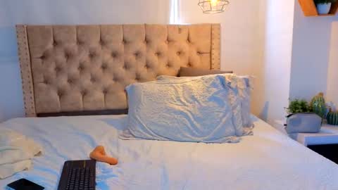 Kery Hillson online show from February 20, 1:11 pm