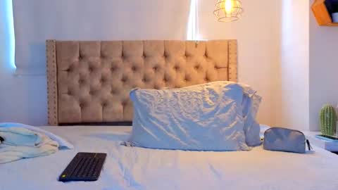 Kery Hillson online show from March 26, 2:22 pm