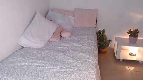 Snapshot of kesha_brooks chatting on December 14, 8:18 pm Mia online show from December 14, 8:18 pm