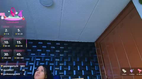 Snapshot of kesha_rosse_ chatting on November 4, 5:17 am KESHA online show from November 4, 5:17 am