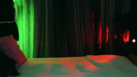 Snapshot of kess_edison chatting on December 3, 4:05 pm kess_edison online show from December 3, 4:05 pm