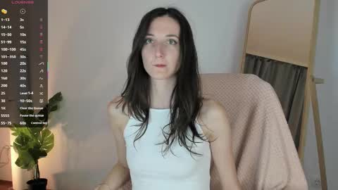Snapshot of kettybelly chatting on October 18, 9:48 pm kettyIm a simple girl who likes gifts Lovense is activeThere are legends that in this room all your wish can come true online show from October 18, 9:48 pm