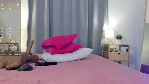 Snapshot of kettybelly chatting on November 8, 9:24 pm kettyIm a simple girl who likes gifts Lovense is activeThere are legends that in this room all your wish can come true online show from November 8, 9:24 pm