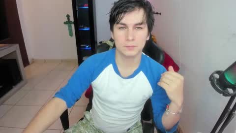 Snapshot of kevin873s chatting on October 21, 11:27 pm Kevin online show from October 21, 11:27 pm