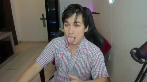 Snapshot of kevin873s chatting on October 22, 11:26 pm Kevin online show from October 22, 11:26 pm