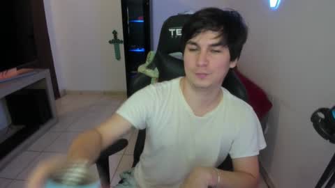 Snapshot of kevin873s chatting on October 29, 11:39 pm Kevin online show from October 29, 11:39 pm