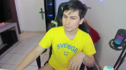 Snapshot of kevin873s chatting on November 15, 11:32 pm Kevin online show from November 15, 11:32 pm