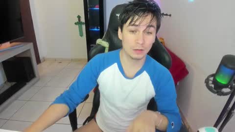 Snapshot of kevin873s chatting on November 17, 11:32 pm Kevin online show from November 17, 11:32 pm