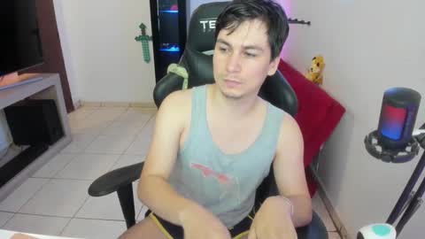 Snapshot of kevin873s chatting on November 18, 11:37 pm Kevin online show from November 18, 11:37 pm