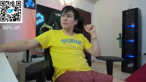 Snapshot of kevin873s chatting on December 2, 11:45 pm Kevin online show from December 2, 11:45 pm