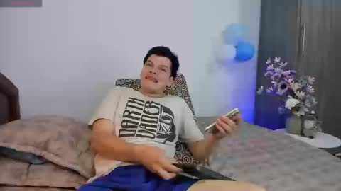 kevin and ottis online show from February 26, 12:20 am