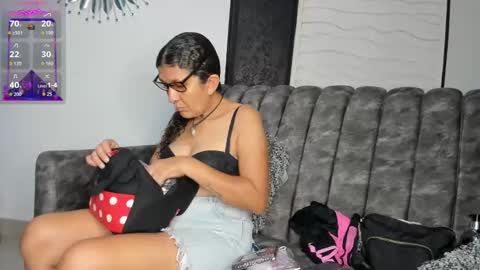 Snapshot of keyla_milf chatting on November 6, 3:07 am Keila Milf online show from November 6, 3:07 am