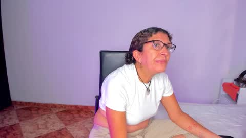 Snapshot of keyla_milf chatting on December 2, 2:39 am Keila Milf online show from December 2, 2:39 am