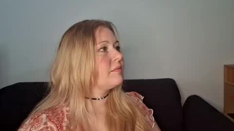 Snapshot of khaleesi0890 chatting on November 14, 9:52 am khaleesi0890 online show from November 14, 9:52 am