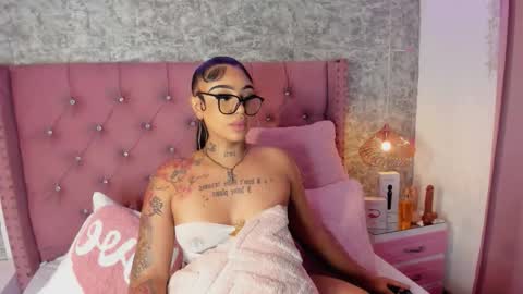 Khelany Isyy  online show from February 21, 1:56 pm