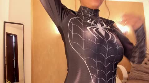 Khloe online show from January 24, 4:49 pm