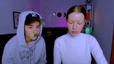 khloebeauty online show from September 29, 5:45 am