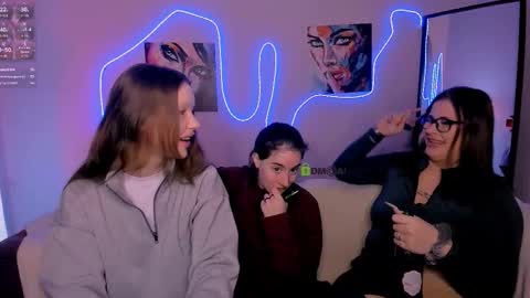 Snapshot of khloebeauty chatting on February 3, 8:25 pm khloebeauty online show from February 3, 8:25 pm