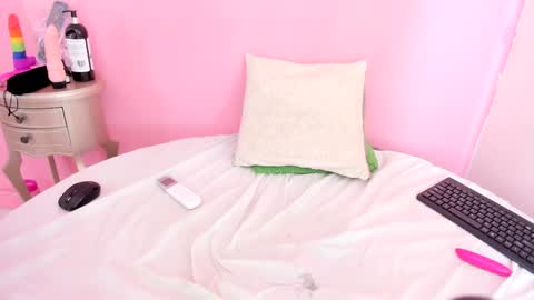 Snapshot of khloeblake chatting on December 28, 11:09 am Khloe online show from December 28, 11:09 am