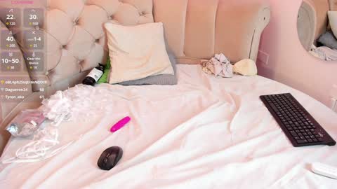 Snapshot of khloeblake chatting on January 10, 10:06 am Khloe online show from January 10, 10:06 am